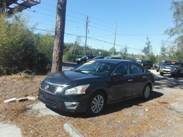 2015 Nissan Altima in WEEKI WACHEE, FL 34614