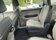2015 Kia Sedona in Mount Vernon, WA 98273 - 18031940 5
