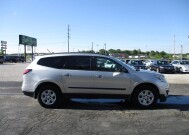 2014 Chevrolet Traverse in Oak Grove, MO 64075 - 18072445 4