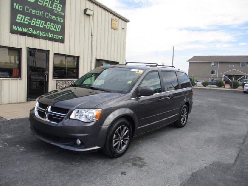 2017 Dodge Grand Caravan in Oak Grove, MO 64075 - 18072458