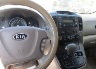 2006 Kia Sedona in Oak Grove, MO 64075 - 18072463 5