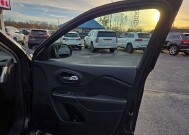 2015 Jeep Cherokee in Oregon, OH 43616 - 18079695 16
