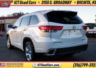 2018 Toyota Highlander in Wichita, KS 67216 - 18094991 16