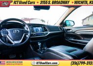 2018 Toyota Highlander in Wichita, KS 67216 - 18094991 8