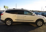 2011 Chevrolet Traverse in Oak Grove, MO 64075 - 18095859 4