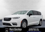 2026 Chrysler Pacifica in Bedford, OH 44146 - 18104023 1