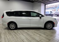 2023 Chrysler Pacifica in Cinnaminson, NJ 08077 - 18105350 6