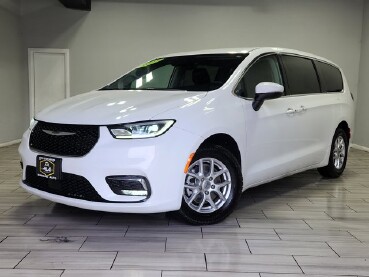 2023 Chrysler Pacifica in Cinnaminson, NJ 08077