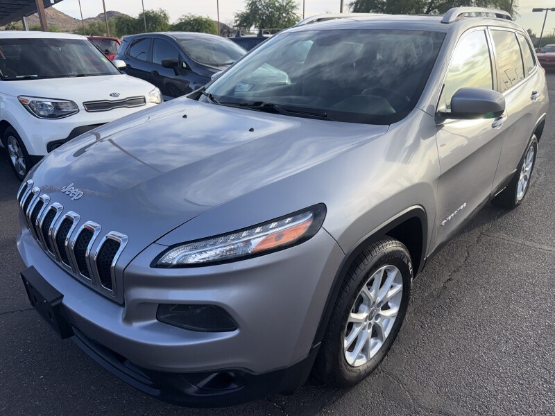 2017 Jeep Cherokee in Phoenix, AZ 85022 - 18105984