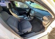 2018 Chevrolet Malibu in Flowery Branch, GA 30542 - 18116922 10
