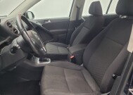 2015 Volkswagen Tiguan in Indianapolis, IN 46222 - 18120733 17
