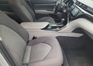 2018 Toyota Camry in Lakeland, FL 33815 - 18121616 21