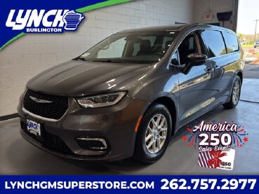 2023 Chrysler Pacifica in Burlington, WI 53105