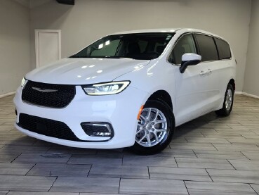 2023 Chrysler Pacifica in Cinnaminson, NJ 08077