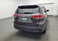 2019 Toyota Highlander in Gainesville, FL 32609 - 18129142 7