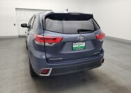 2019 Toyota Highlander in Ocala, FL 34471 - 18129146 6