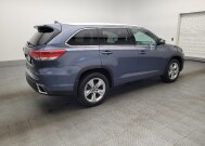 2019 Toyota Highlander in Ocala, FL 34471 - 18129146 10