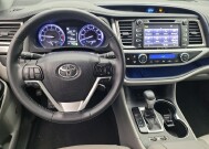 2019 Toyota Highlander in Ocala, FL 34471 - 18129146 22