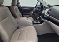 2019 Toyota Highlander in Ocala, FL 34471 - 18129146 21