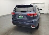 2019 Toyota Highlander in Ocala, FL 34471 - 18129146 7