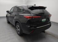 2020 Toyota Highlander in Topeka, KS 66611 - 18129737 5
