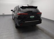 2020 Toyota Highlander in Topeka, KS 66611 - 18129737 6