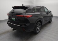 2020 Toyota Highlander in Topeka, KS 66611 - 18129737 9
