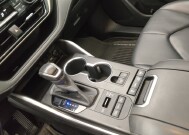 2020 Toyota Highlander in Topeka, KS 66611 - 18129737 26