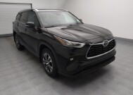 2020 Toyota Highlander in Topeka, KS 66611 - 18129737 13