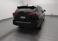2020 Toyota Highlander in Topeka, KS 66611 - 18129737 7