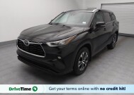 2020 Toyota Highlander in Topeka, KS 66611 - 18129737 1