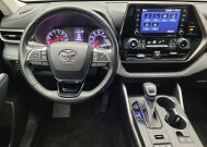2021 Toyota Highlander in Taylor, MI 48180 - 18129755 22