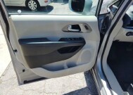 2018 Chrysler Pacifica in Greenville, SC 29607 - 18130791 27