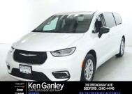 2024 Chrysler Pacifica in Bedford, OH 44146 - 18130802 1