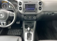 2017 Volkswagen Tiguan in Decatur, GA 30032 - 18135430 28