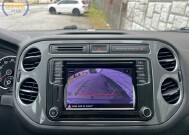 2017 Volkswagen Tiguan in Decatur, GA 30032 - 18135430 32