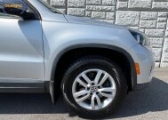 2017 Volkswagen Tiguan in Decatur, GA 30032 - 18135430 11