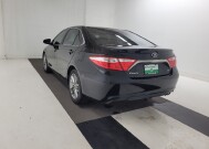 2016 Toyota Camry in St. Louis, MO 63136 - 18136285 5