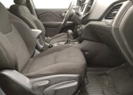 2019 Jeep Cherokee in Topeka, KS 66611 - 18136634 21