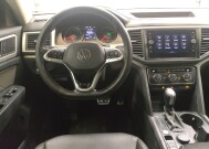 2021 Volkswagen Atlas in Fairfield, OH 45014 - 18136930 22