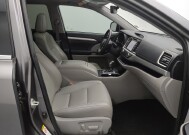2019 Toyota Highlander in St. Louis, MO 63136 - 18139321 21