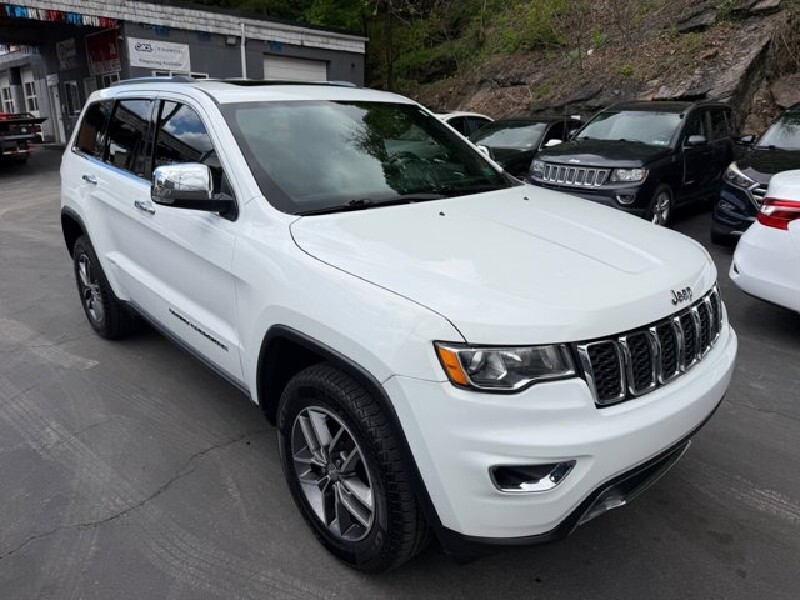 2017 Jeep Grand Cherokee in Pottsville, PA 17901 - 18139394