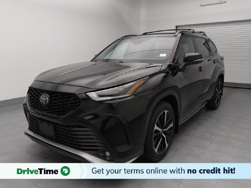 2021 Toyota Highlander in Wichita, KS 67207 - 18141779