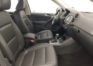 2017 Volkswagen Tiguan in Kissimmee, FL 34744 - 18142001 21