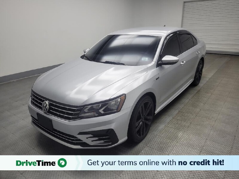 2018 Volkswagen Passat in Indianapolis, IN 46222 - 18142317