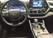 2021 Toyota Highlander in Lombard, IL 60148 - 18143151 22