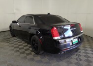 2018 Chrysler 300 in Midlothian, IL 60445 - 18145777 5