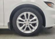 2018 Chevrolet Malibu in Indianapolis, IN 46219 - 18146669 31
