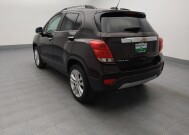 2020 Chevrolet Trax in Gladstone, MO 64118 - 18147264 5