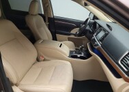 2018 Toyota Highlander in Riverside, CA 92504 - 18147993 21